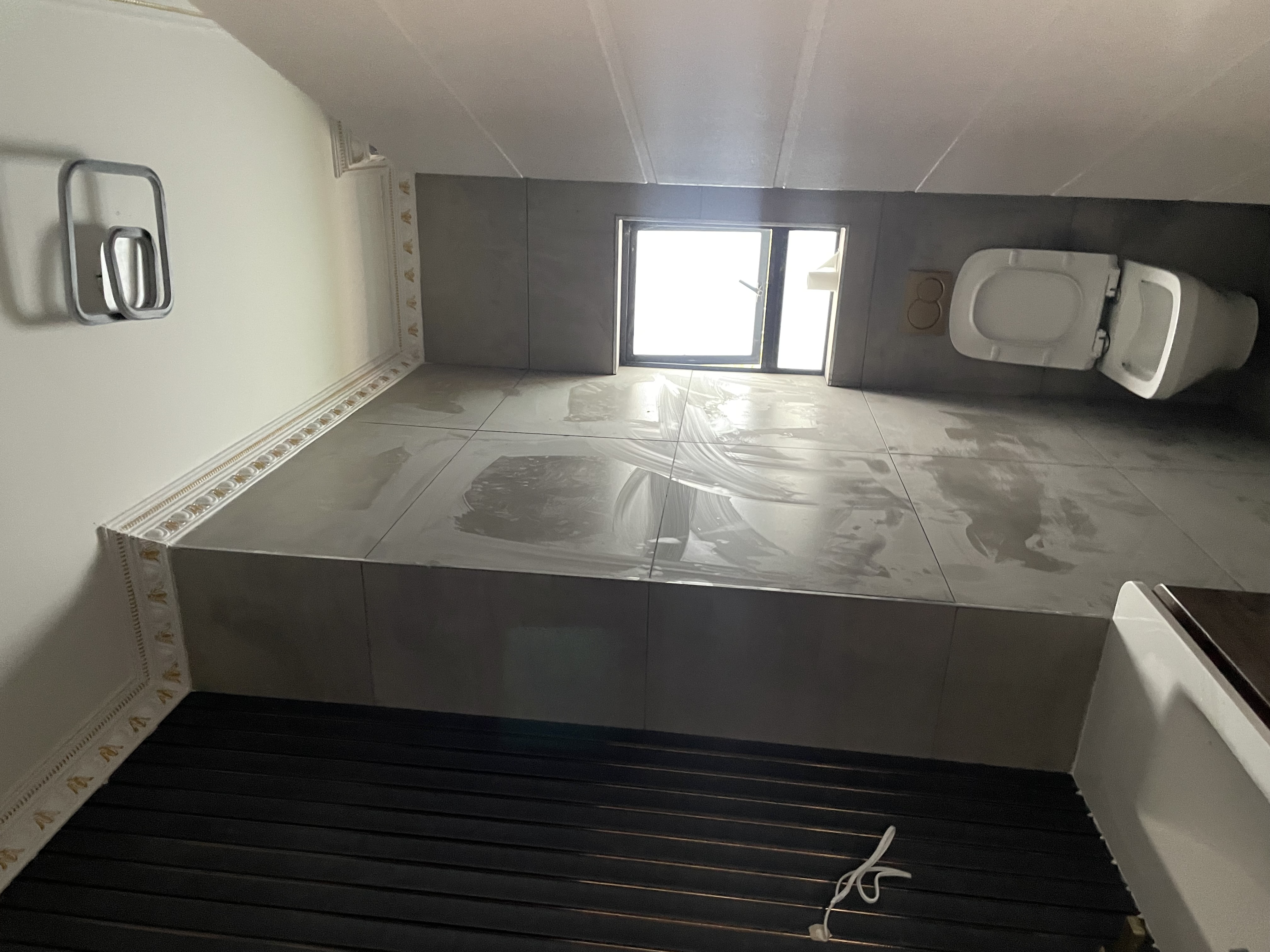 Basadi Pele bathroom cleaning